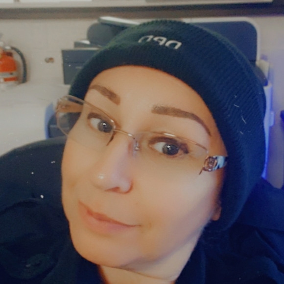 Meet your Posher, Sarah - Picture 2 of 2